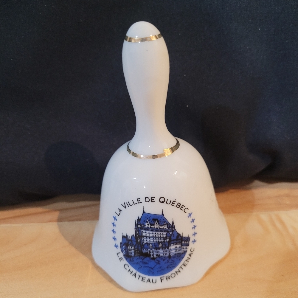 2/$20 La Ville De Quebec Le Chateau Frontenac Souvenir Bell